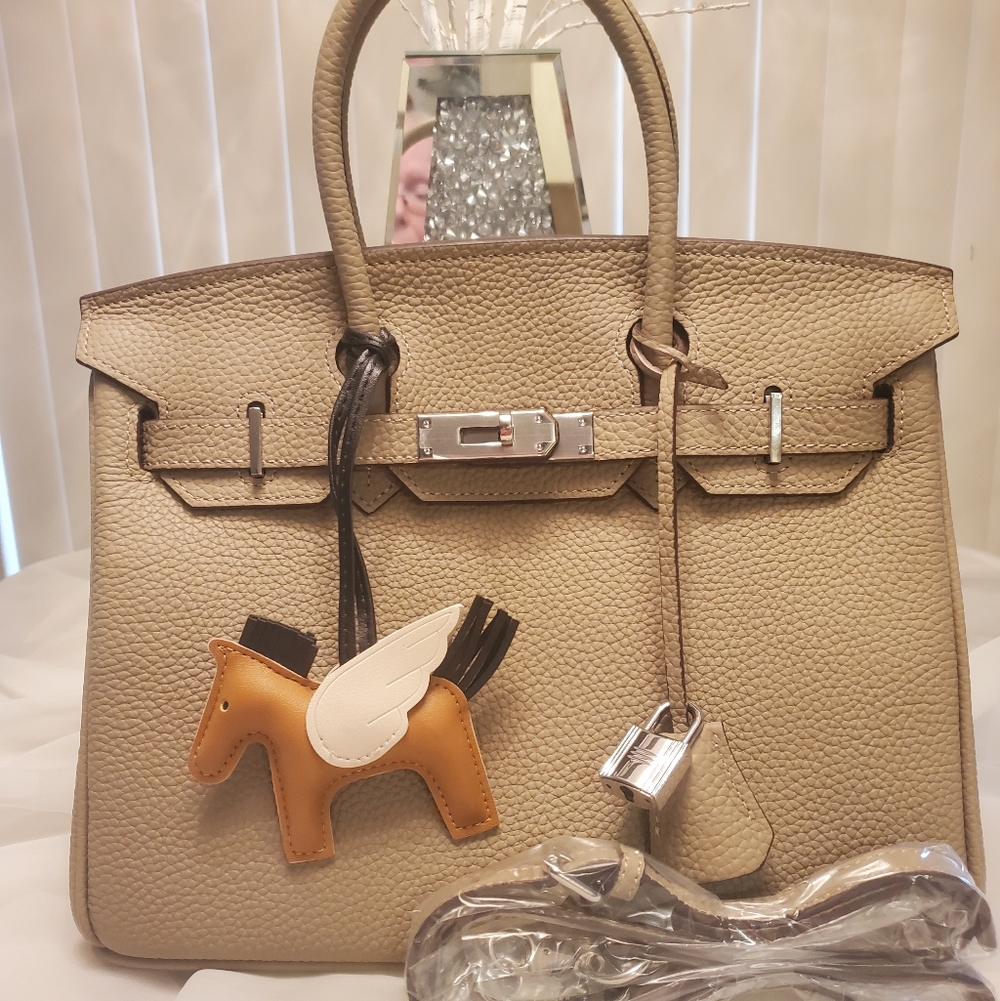 👜BEAUTIFUL TAUPE BAG W/RODEO PEGASE BAG CHARM   BRAND NEW